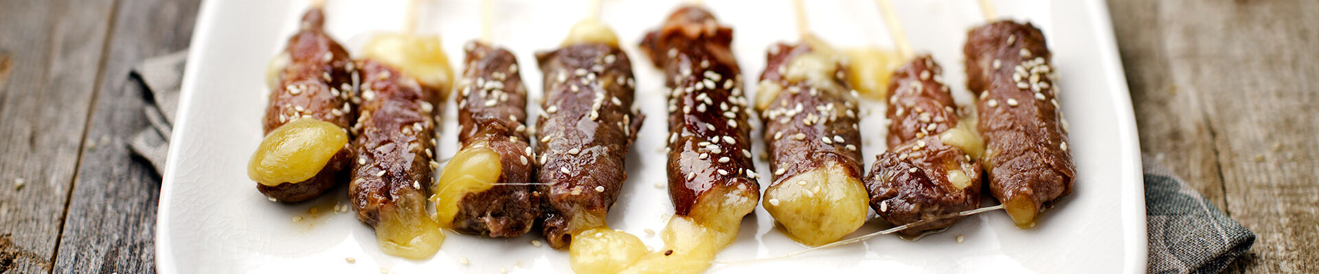 Brochettes de b&oelig;uf au fromage (yakitori b&oelig;uf fromage)