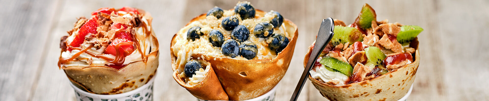 Cr&ecirc;pes &agrave; la chantilly et aux fruits