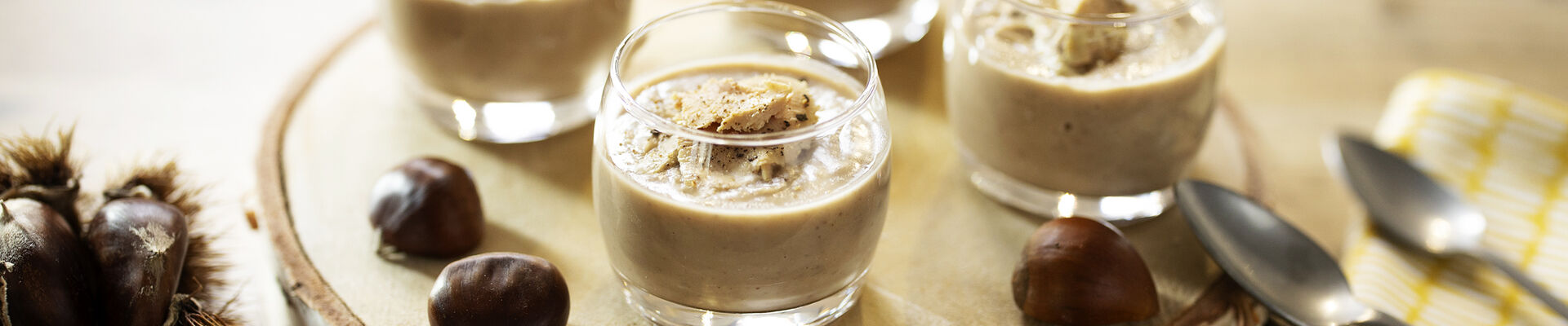 Velout&eacute; de marrons et copeaux de foie gras