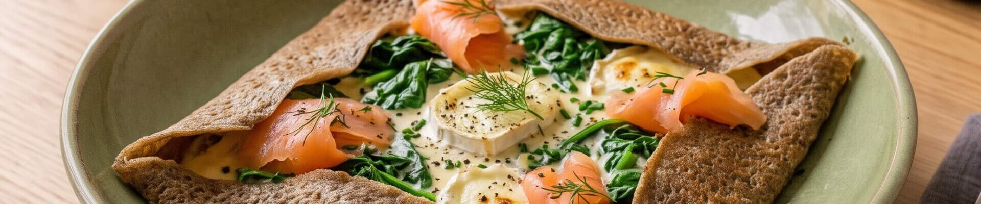 Galettes de sarrasin au saumon fum&eacute;, aux &eacute;pinards et au ch&egrave;vre