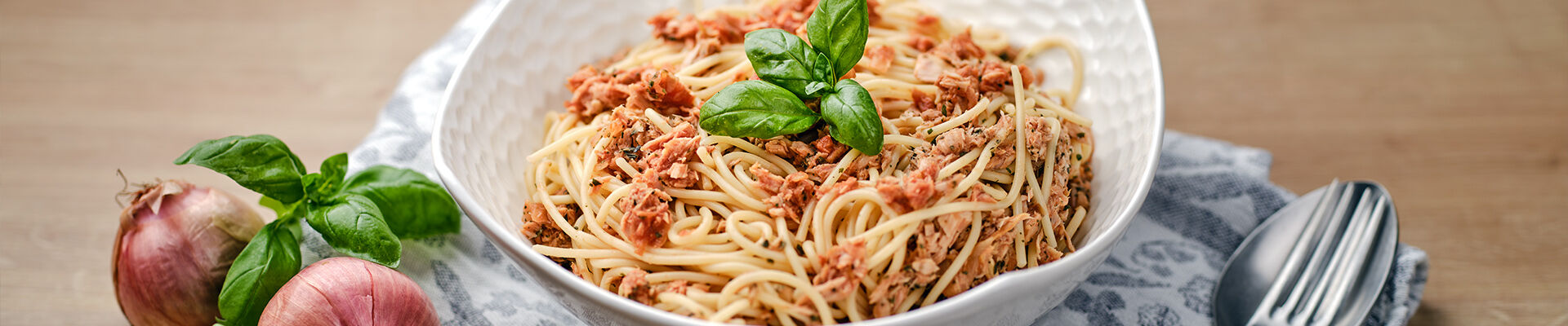 Spaghettis au thon et aux tomates