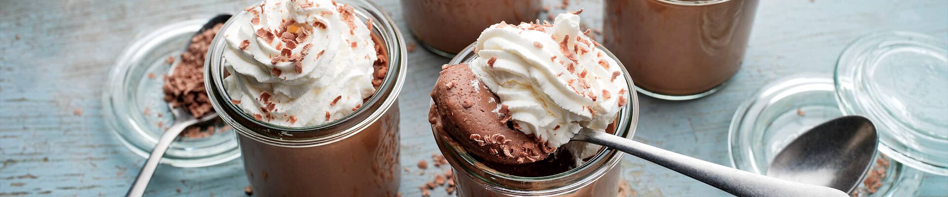 Petits pots de cr&egrave;me au chocolat